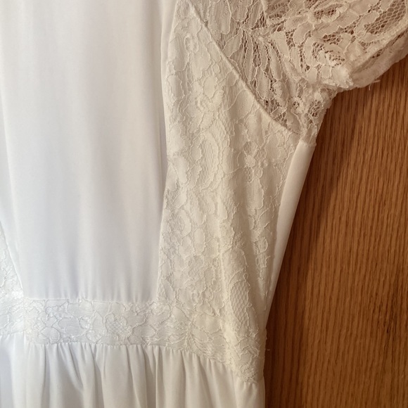 ASOS US Size 8 Flowy White Short Sleeved Dress w Lace Accents Falls Below Knee - Picture 7 of 8